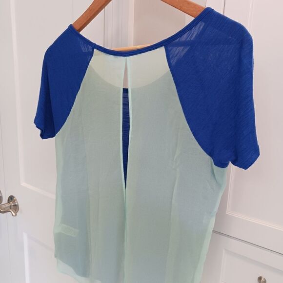 Express Scoopneck Split Back Colorblocked Short Sleeved Top - Picture 1 of 10